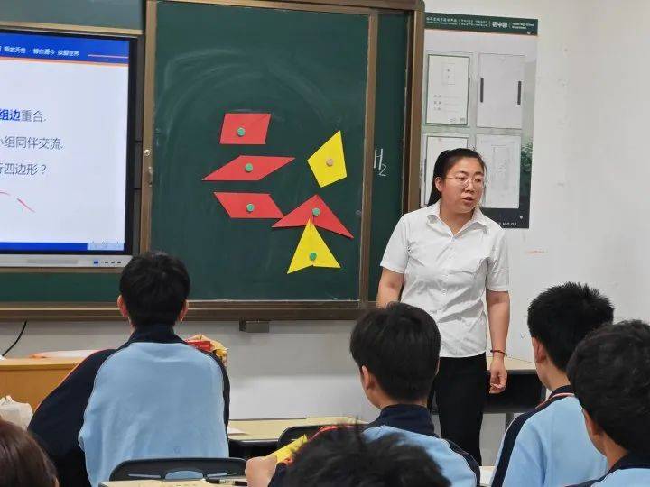 强台风“贝碧嘉”袭击华东沿海 浙沪沿海掀狂风巨浪